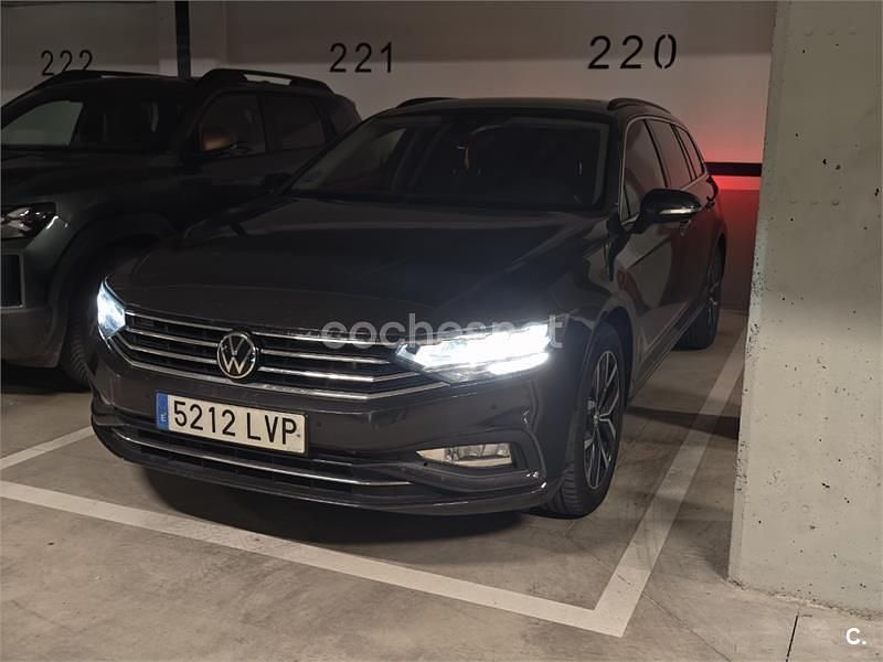 Usado VW Passat Executive 150 CV (110 kW) 2022 Gris / plata Familiar