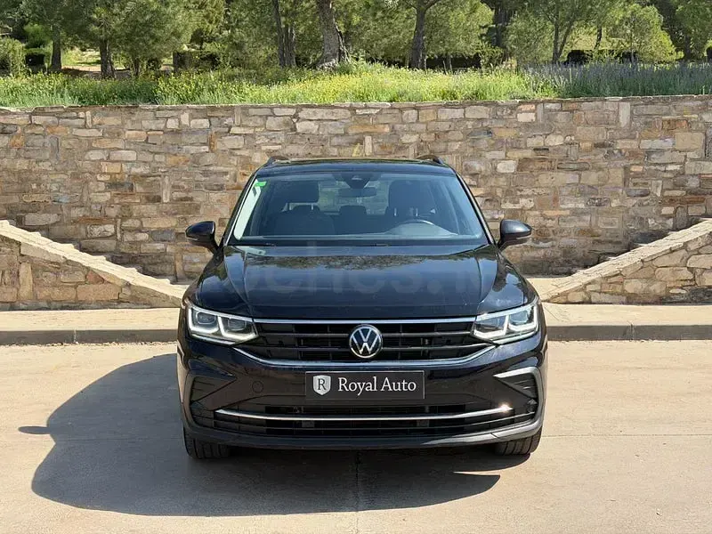 Usado VW Tiguan Life 150 CV (110 kW) 2021 Negro SUV