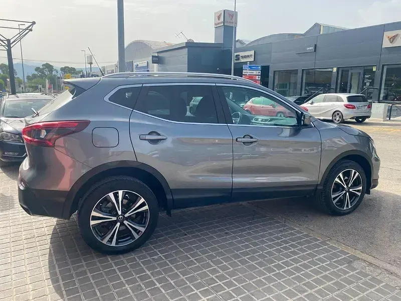 Usado Nissan Qashqai N-TEC 140 CV (102 kW) 2020 Gris / plata SUV