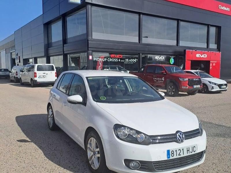 Usado VW Golf VII 105 CV (77 kW) 2012 Blanco Berlina