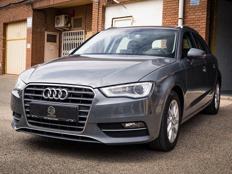 Usado Audi A3 Attraction 150 CV (110 kW) 2016 Gris / plata Berlina