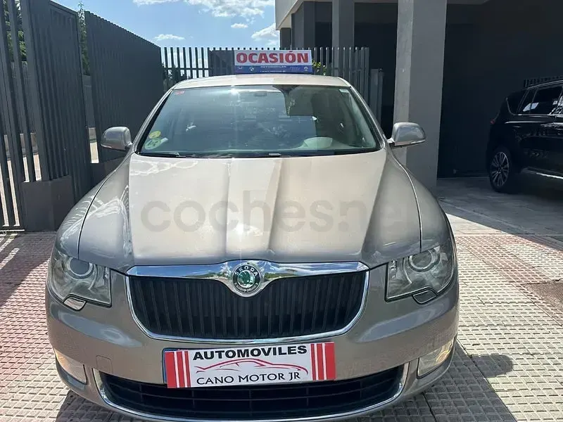 Usado Skoda Superb Elegance 140 CV (102 kW) 2012 Beige Berlina