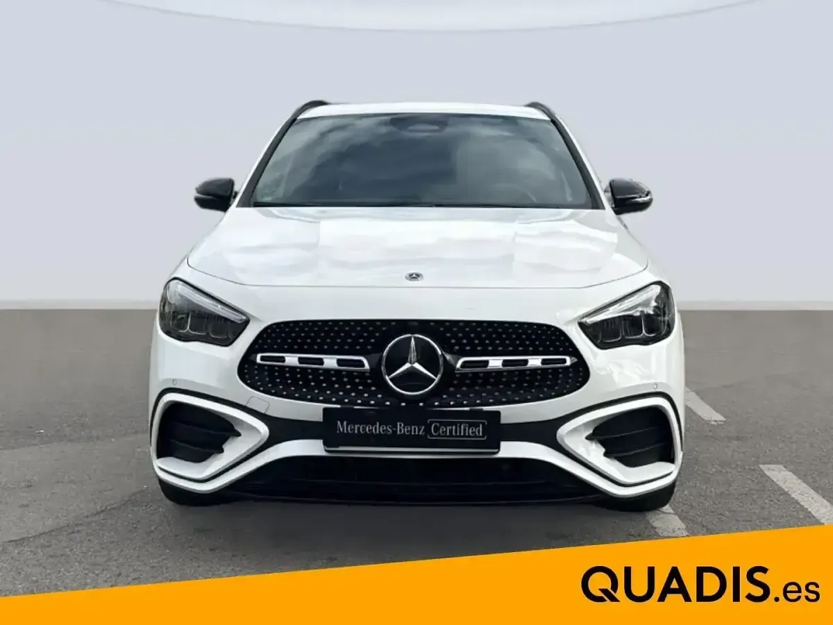 Usado Mercedes GLA200 AMG line 150 CV (110 kW) 2024 Blanco polar SUV
