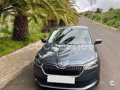 Usado Skoda Fabia Active 95 CV (69 kW) 2019 Gris / plata Berlina