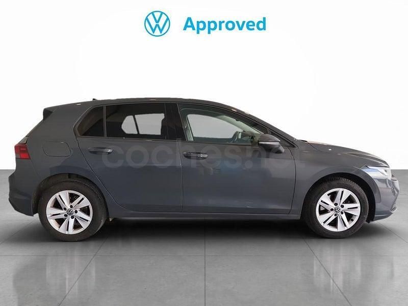 Usado VW Golf VIII Life 116 HP (85 kW) 2024 Cinzento Sedan