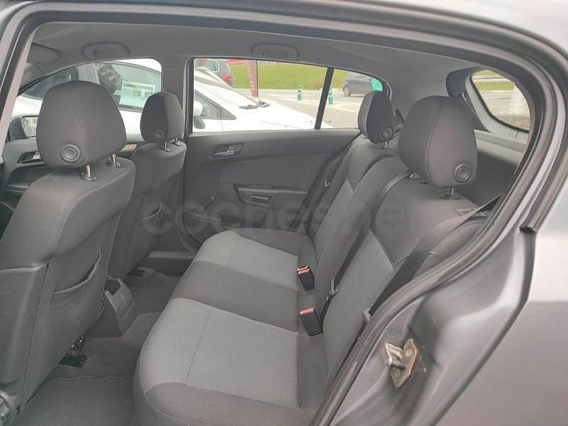 Usado Opel Astra Enjoy 105 CV (77 kW) 2007 Gris / plata Berlina