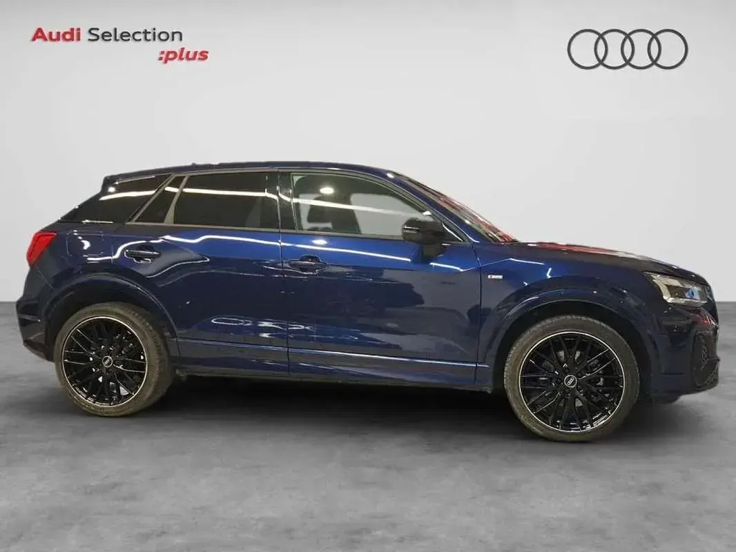 Usado Audi Q2 Black Edition 150 CV (110 kW) 2025 Azul SUV