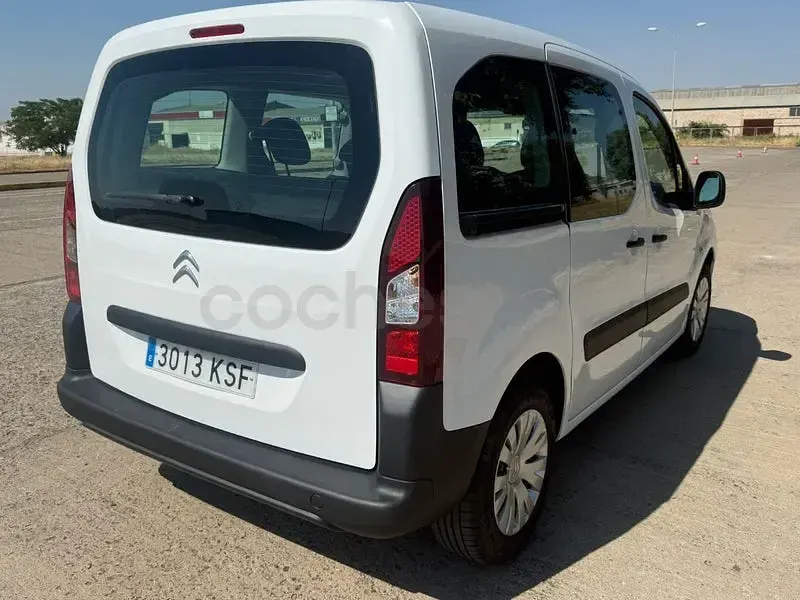 Usado Citroën Berlingo Feel 100 CV (73 kW) 2018 Blanco Monovolumen