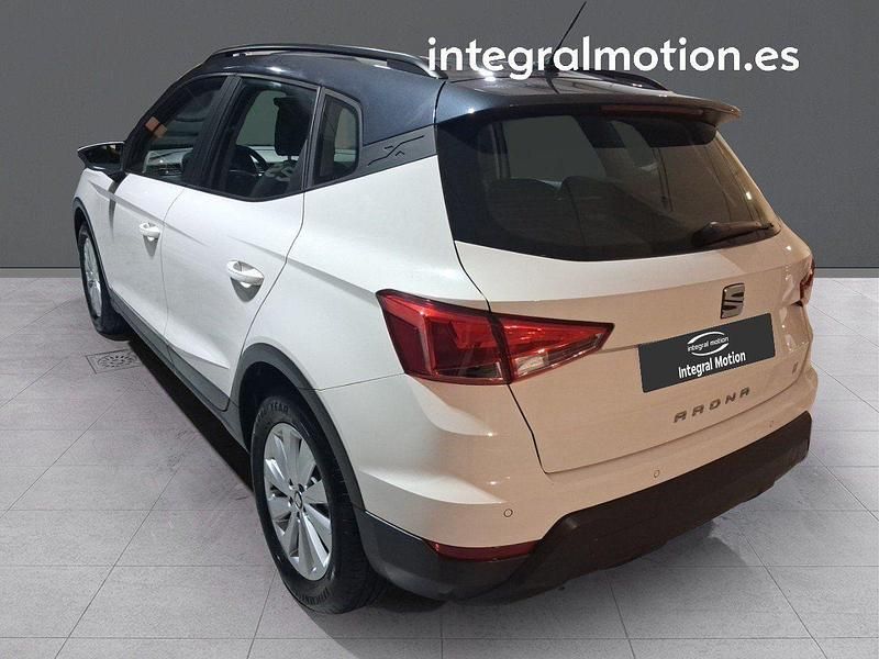 Usado Seat Arona Style 110 CV (80 kW) 2021 Blanco SUV