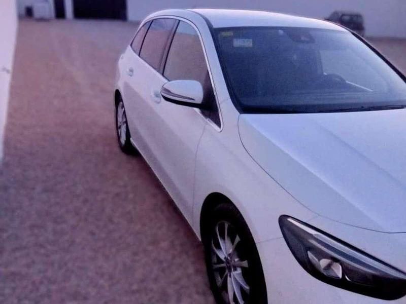 Usado Mercedes B180 116 CV (85 kW) 2020 Blanco Monovolumen