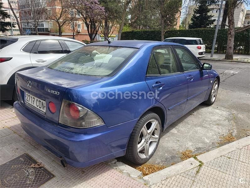 Usado Lexus IS200 Luxury Line 155 CV (114 kW) 2003 Azul Berlina