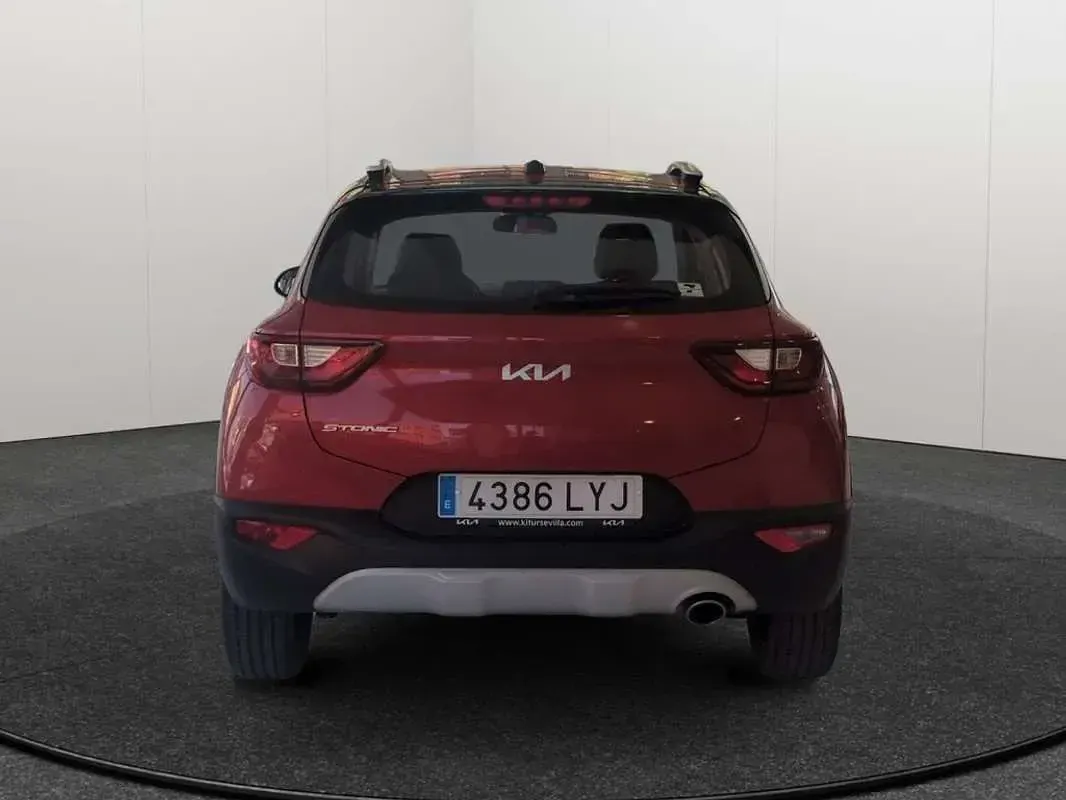 Usado Kia Stonic 84 CV (61 kW) 2022 Rojo SUV