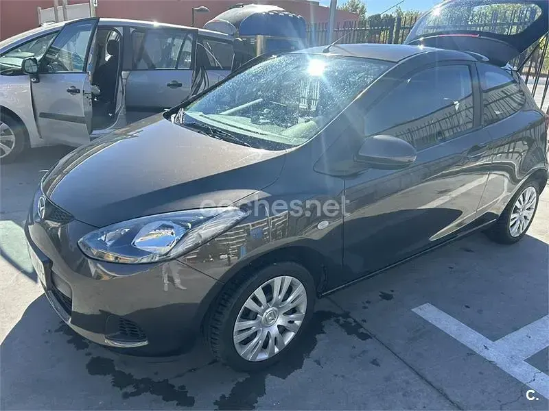 Usado Mazda 2 Active 68 CV (50 kW) 2009 Gris / plata Utilitario