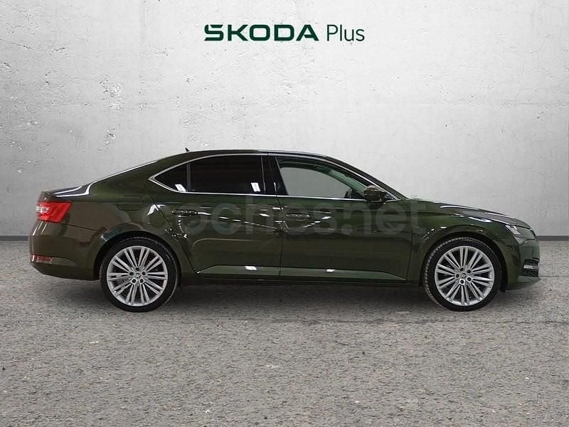 Usado Skoda Superb Ambition 150 CV (110 kW) 2023 Verde Berlina