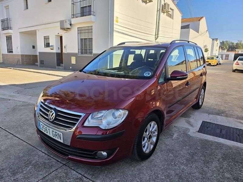Usado VW Touran Advance 105 CV (77 kW) 2010 Granate Monovolumen