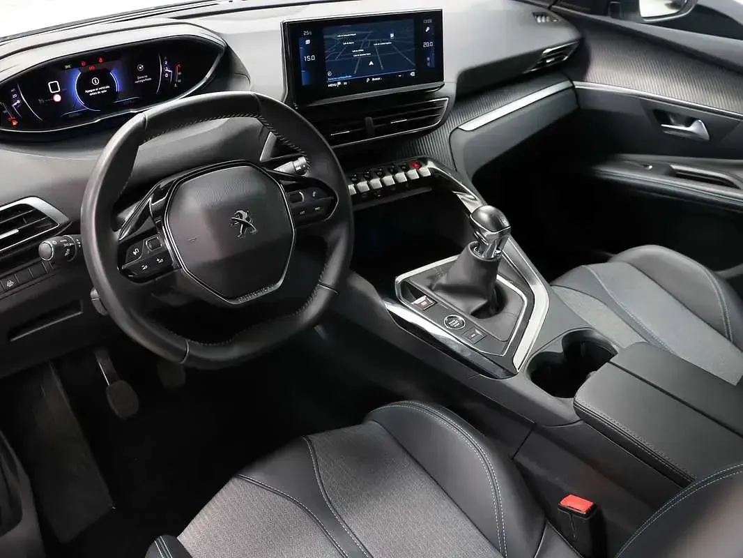 Usado Peugeot 3008 Allure 131 CV (96 kW) 2024 Blanco SUV