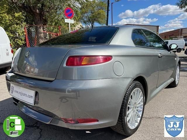 Usado Alfa Romeo GT Distinctive 165 CV (121 kW) 2005 Gris / plata Coupe