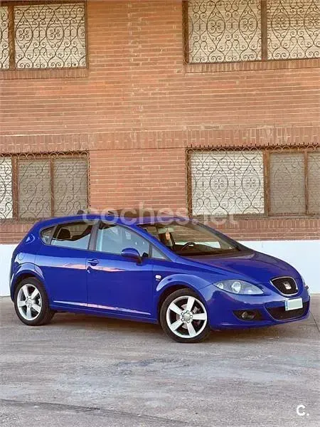 Usado Seat Leon Sport 140 CV (102 kW) 2005 Azul Utilitario