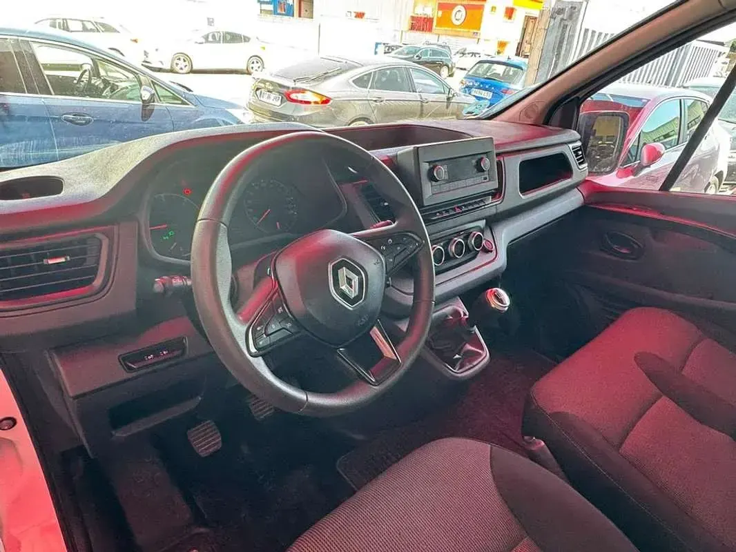 Usado Renault Trafic 131 CV (96 kW) 2022 Blanco Monovolumen