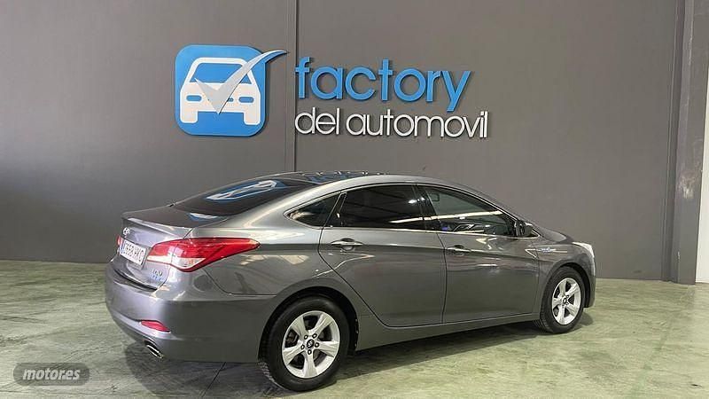 Usado Hyundai i40 115 CV (84 kW) 2012 Gris Berlina