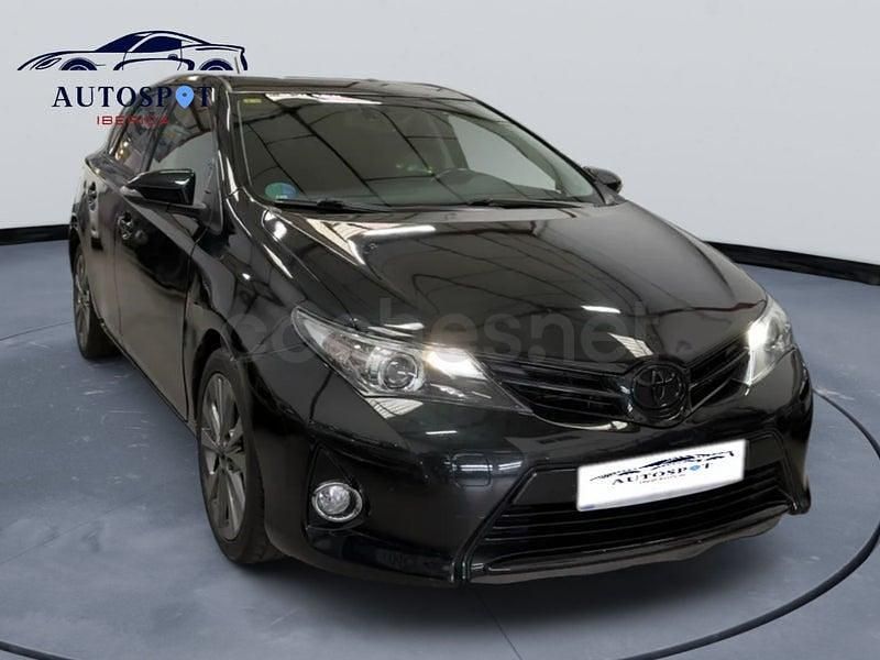 Usado Toyota Auris Hybrid Advance 136 CV (100 kW) 2013 Negro Berlina