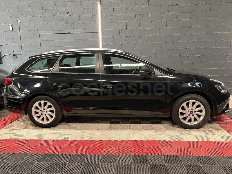 Usado Seat Leon 4Drive 105 CV (77 kW) 2014 Negro Familiar