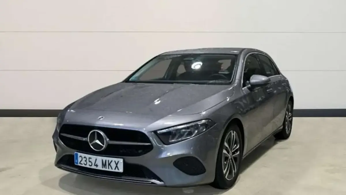 Usado Mercedes A180 136 CV (100 kW) 2023 Gris Berlina