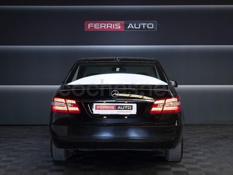 Usado Mercedes E200 136 CV (100 kW) 2011 Negro Berlina