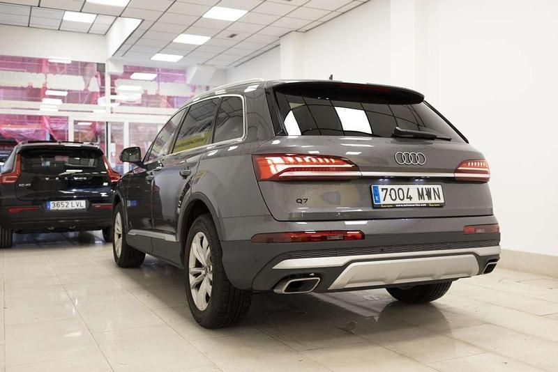 Begagnad Audi Q7 Advanced 231 HK (169 kW) 2024 Grå SUV