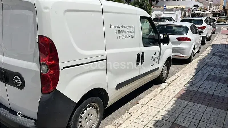 Usado Opel Combo Excellence 105 HP (77 kW) 2016 Branco Monovolume