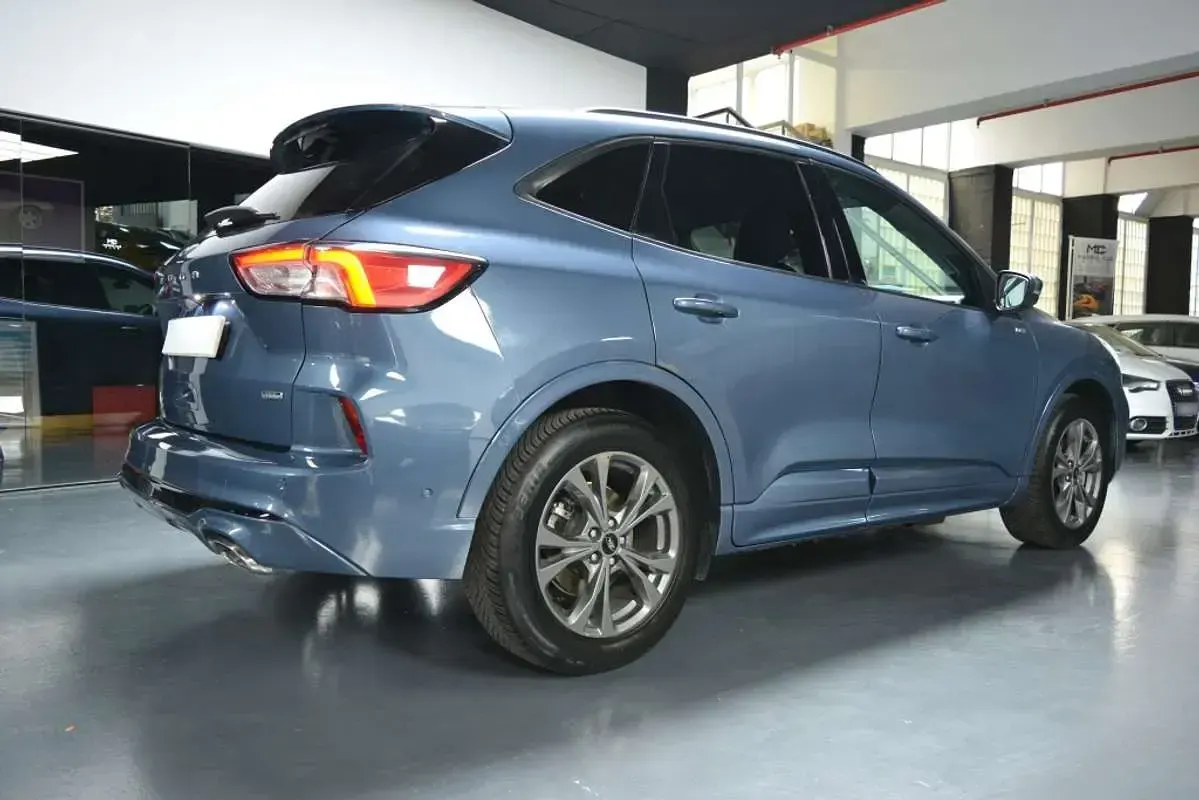 Usado Ford Kuga ST-Line X 226 CV (166 kW) 2020 Azul SUV