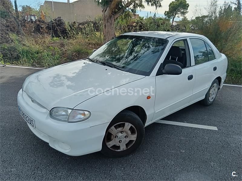 Blanco Usado 1999 Hyundai Accent GLS Berlina | 1490 € - Imagen 1/4