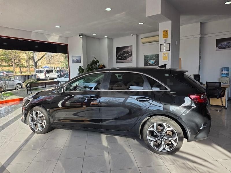 Usado Kia Ceed 136 CV (100 kW) 2021 Negro Utilitario