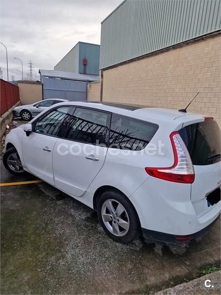 Usado Renault Grand Scénic III Dynamique 110 CV (80 kW) 2010 Blanco Monovolumen