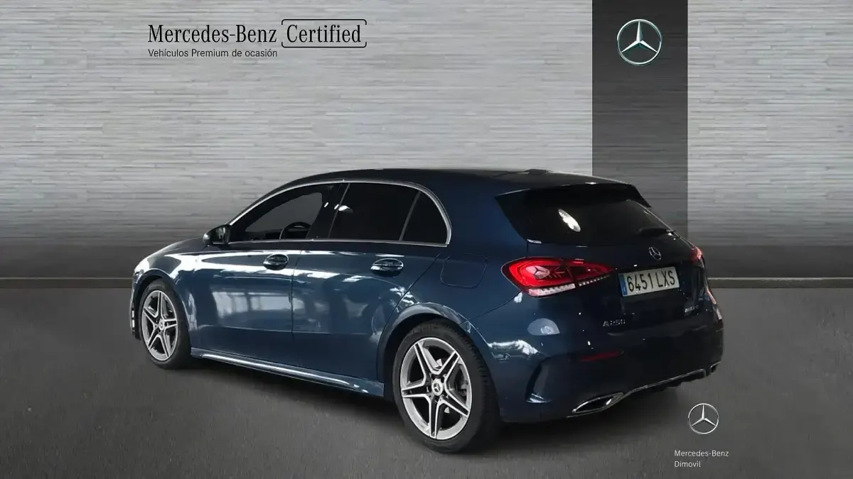 Usado Mercedes A180 AMG line 136 CV (100 kW) 2022 Azul denim Berlina