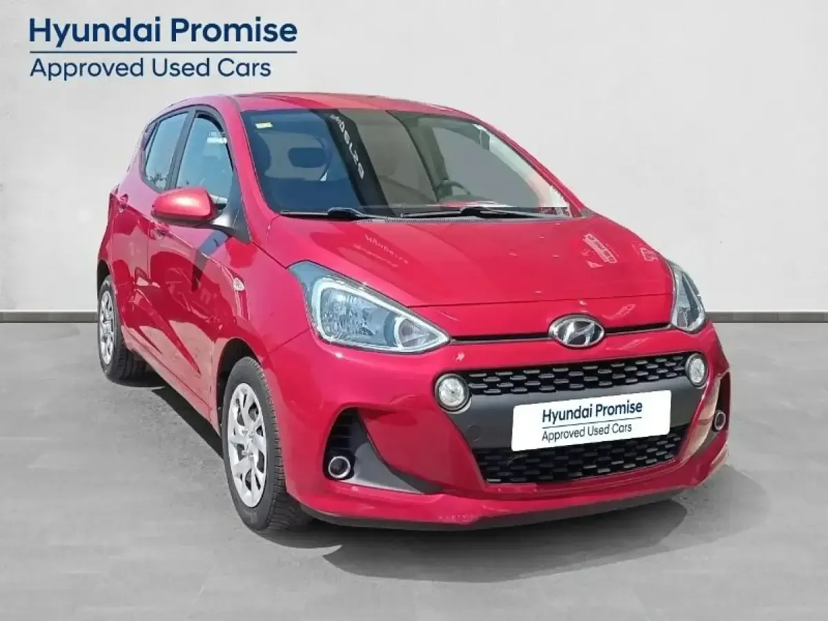 Usado Hyundai i10 65 CV (47 kW) 2018 Granate Utilitario