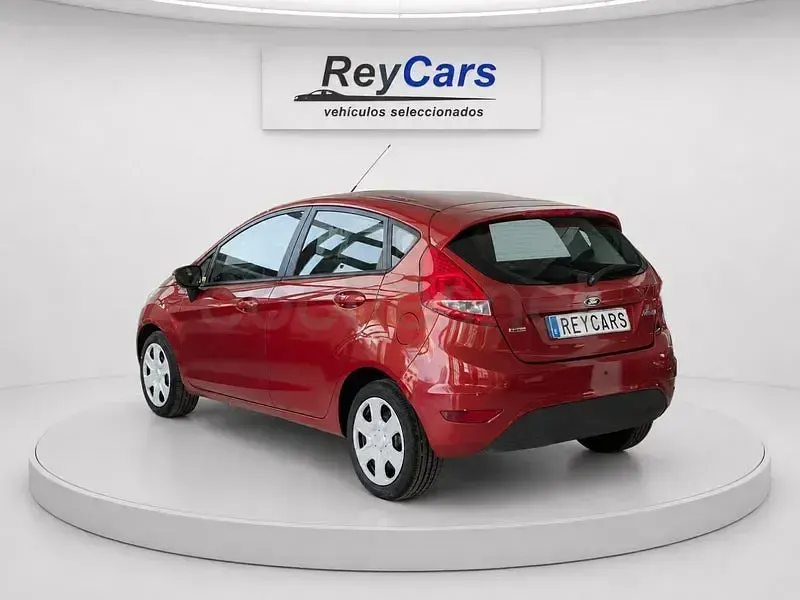 Usado Ford Fiesta Trend 68 CV (50 kW) 2009 Rojo Utilitario