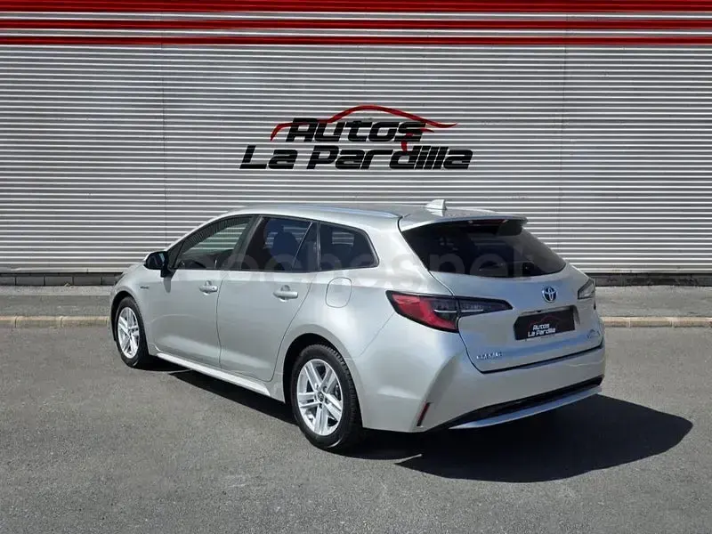 Usado Toyota Corolla Active 122 CV (89 kW) 2019 Gris / plata Familiar