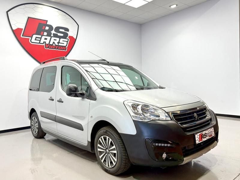 Usado Peugeot Partner Tepee Style 120 CV (88 kW) 2018 Gris / plata Monovolumen