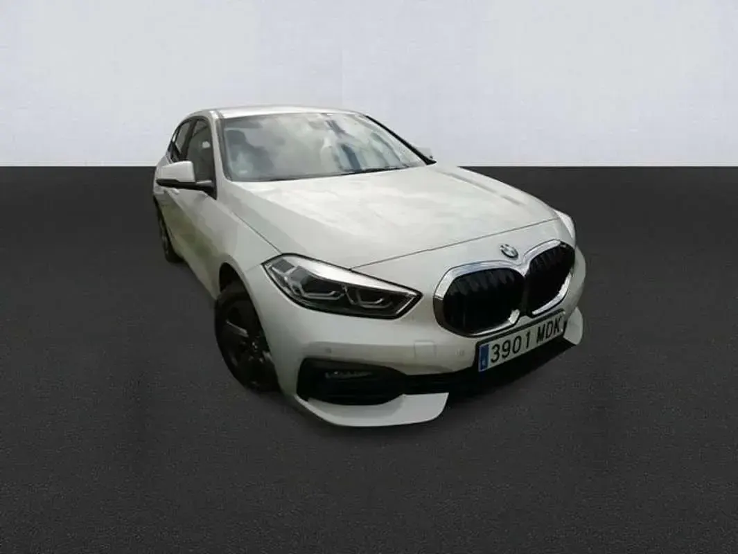 Usado BMW 118 Comfort Edition 150 CV (110 kW) 2023 Blanco Utilitario