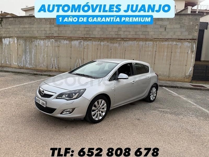 Usado Opel Astra Selective 110 CV (80 kW) 2012 Gris / plata Berlina
