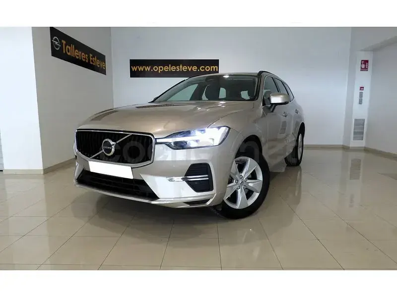 Usado Volvo XC60 Core 197 CV (144 kW) 2023 Gris / plata SUV