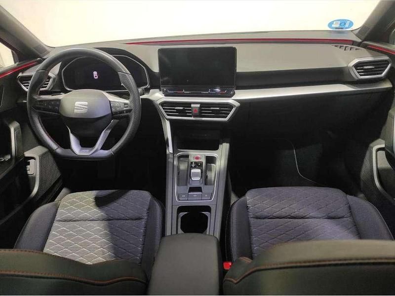 Usado Seat Leon FR 150 CV (110 kW) 2022 Rojo Familiar