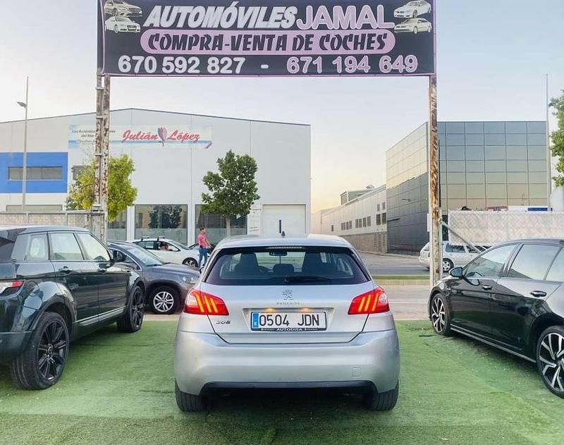 Usado Peugeot 308 Allure 120 CV (88 kW) 2015 Gris Utilitario