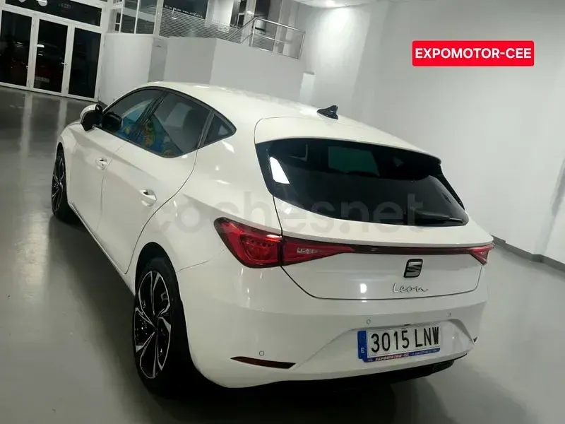 Usado Seat Leon Style 115 CV (84 kW) 2022 Blanco Berlina