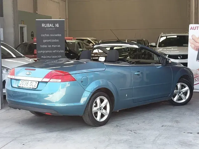 Usado Ford Focus Cabriolet Trend 100 CV (73 kW) 2009 Azul Descapotable