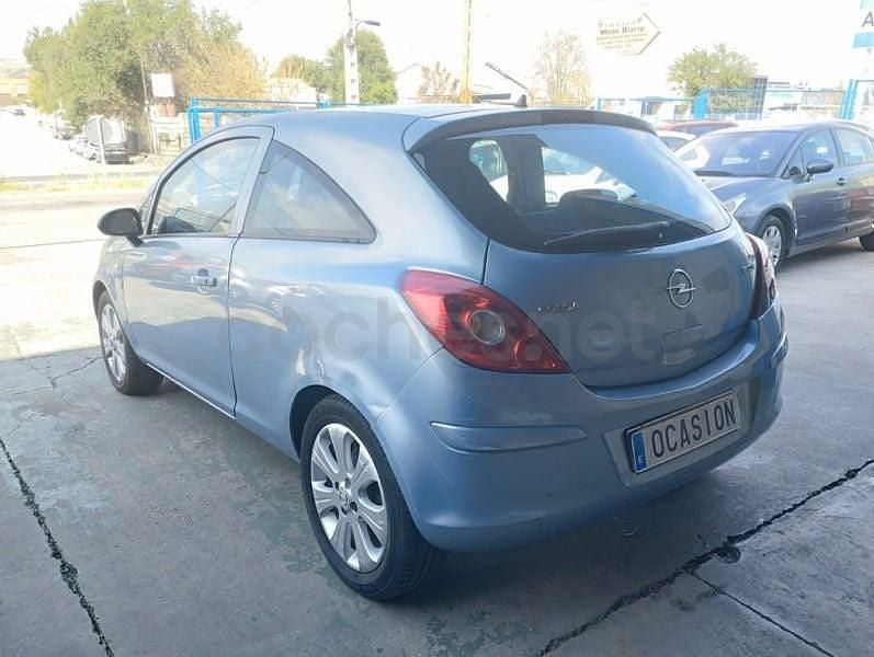 Usado Opel Corsa Essentia 75 CV (55 kW) 2008 Gris / plata Utilitario