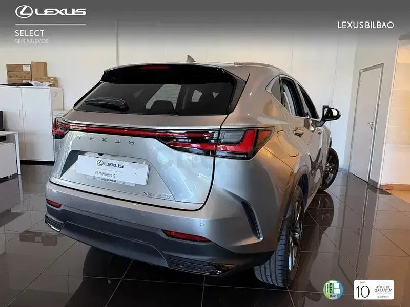 Usado Lexus NX450h+ Executive Line 292 CV (214 kW) 2026 Gris / plata SUV