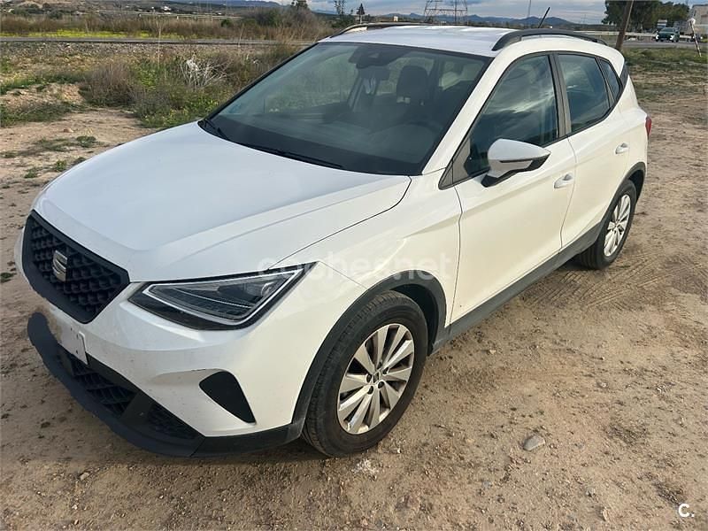 Usado Seat Arona Style 110 CV (80 kW) 2022 Blanco SUV
