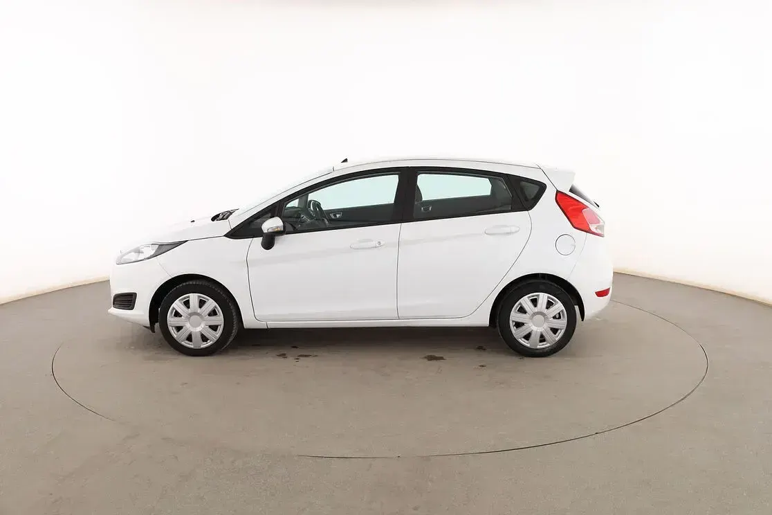 Usado Ford Fiesta Trend 82 CV (60 kW) 2015 Blanco Utilitario